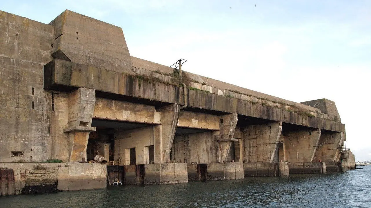 39-45 L'histoire des bases sous-marines backdrop
