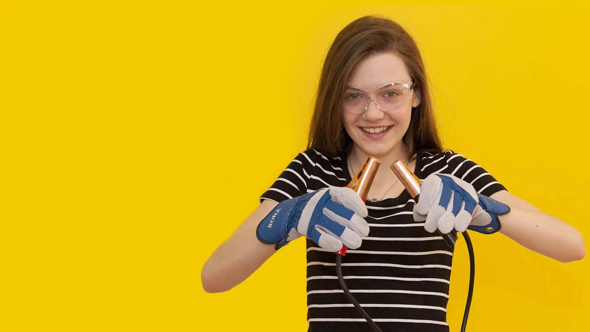 À ne pas faire à la maison backdrop