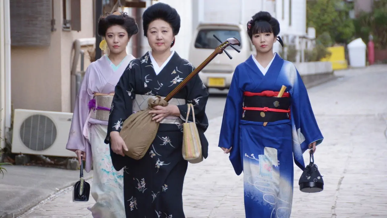 Hot Spring Geisha Pillow Performance in the Tatami Room backdrop