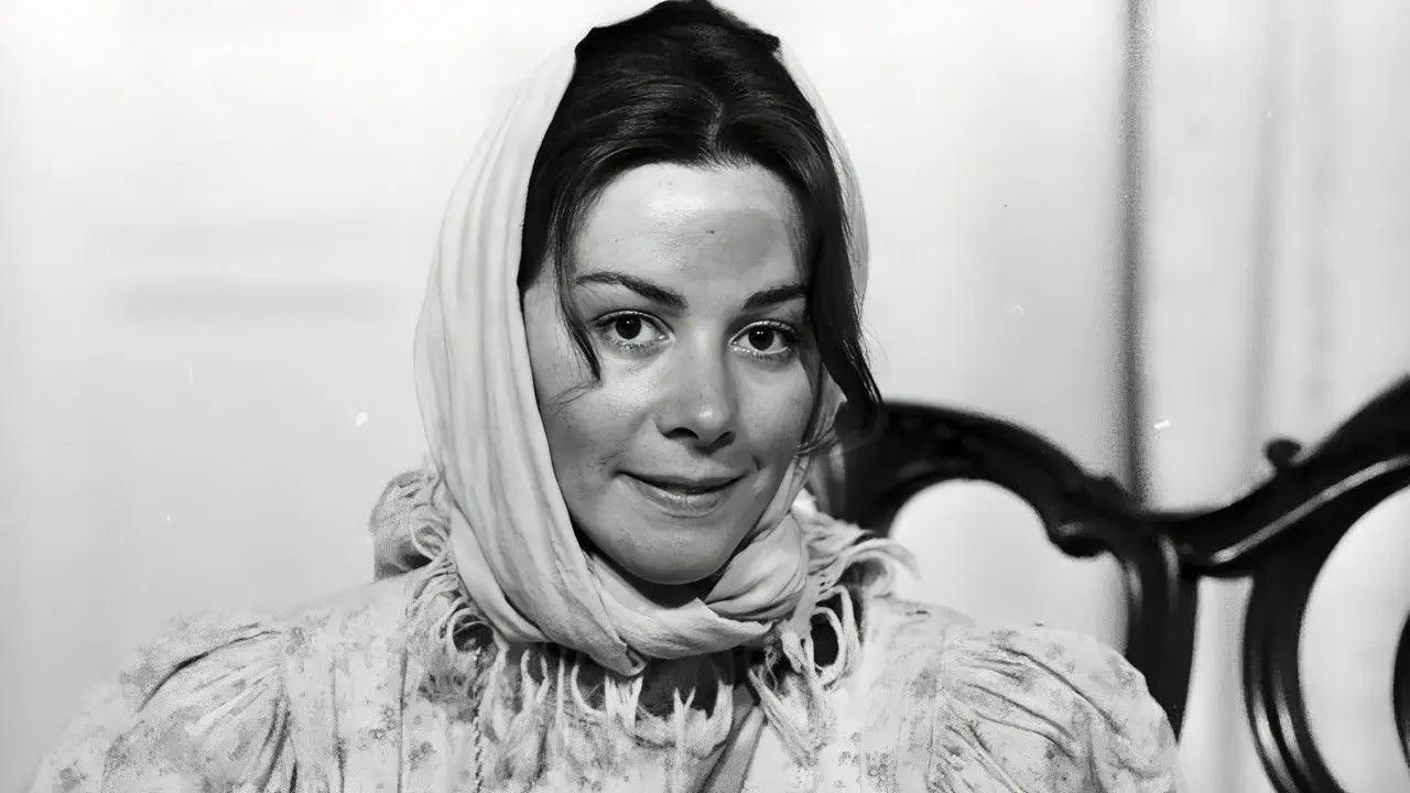 Maria, Maria backdrop